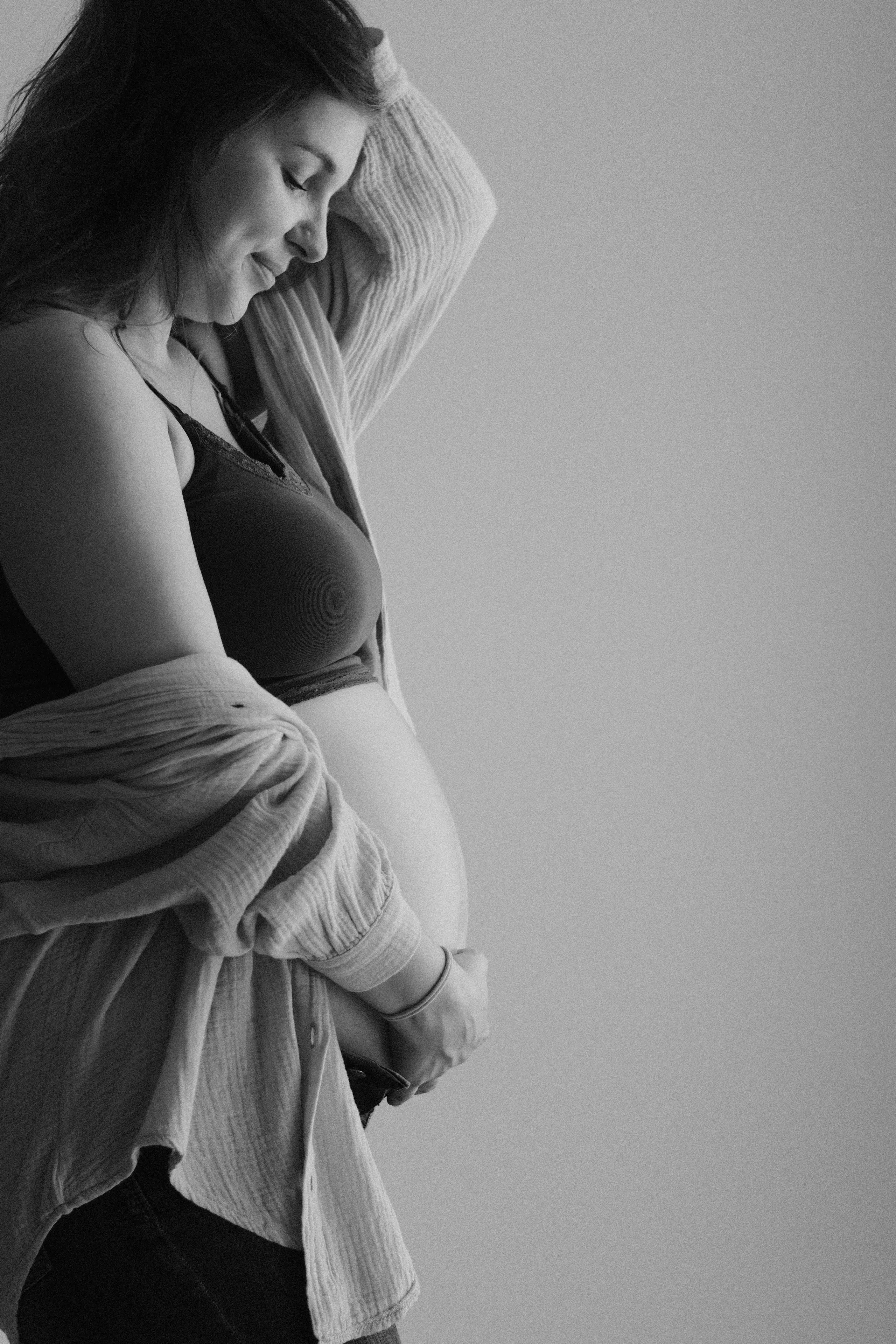 Maternity Shoot at Home and in the Park - detail from the blog article