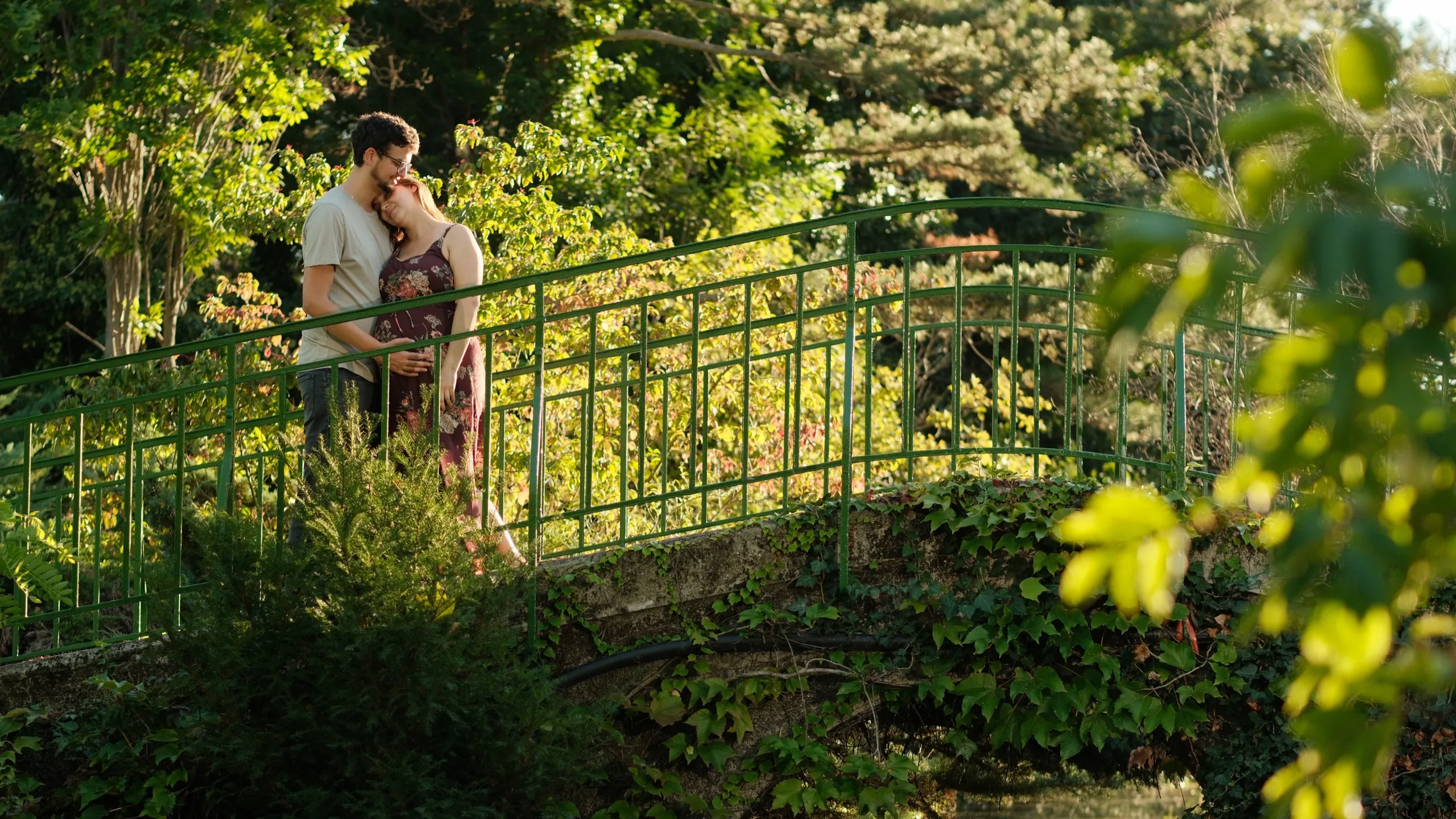 Maternity Shoot at Home and in the Park - detail from the blog article