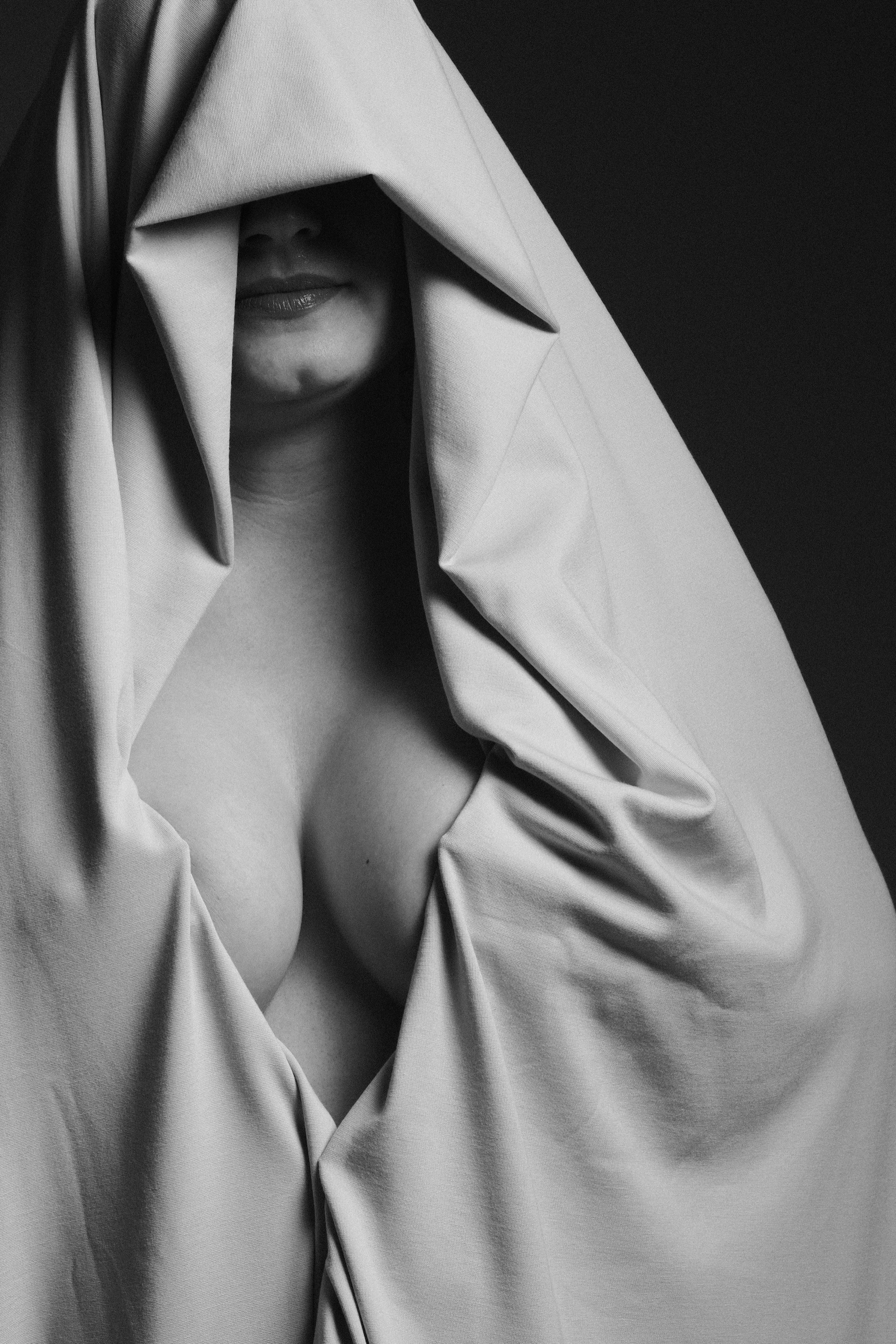 Veiled - a project about body positivity - detail from the blog article