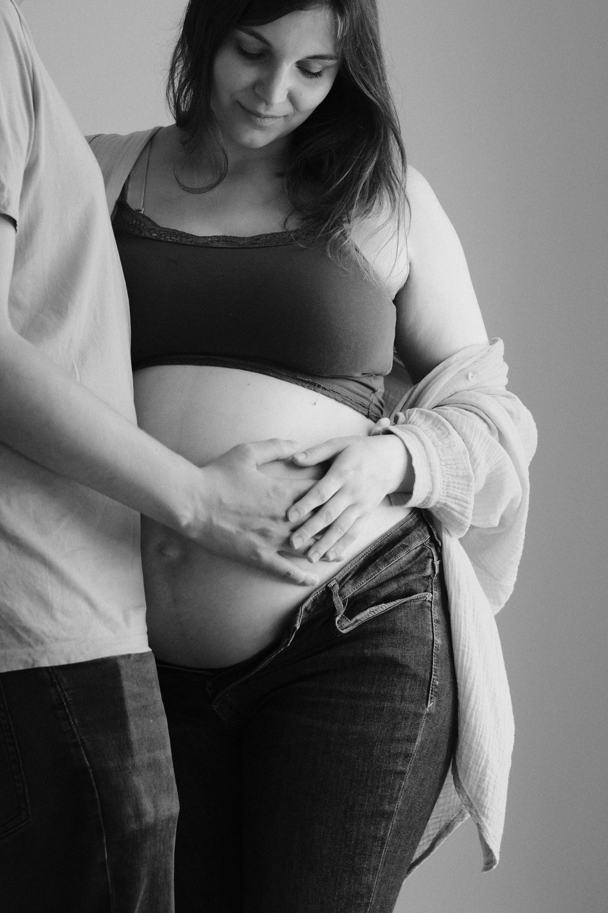 Maternity Shoot at Home and in the Park - detail from the blog article