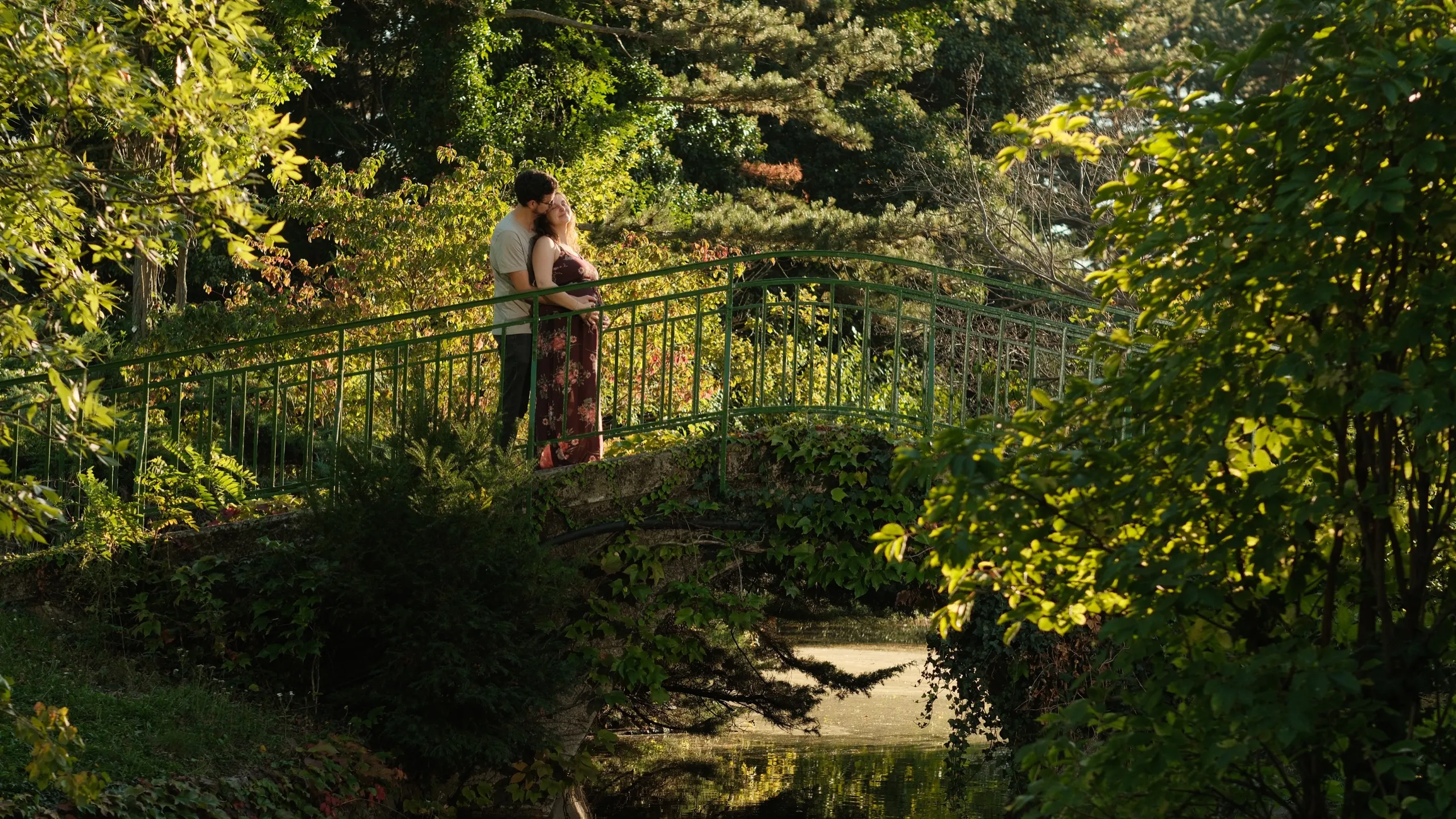 Maternity Shoot at Home and in the Park - detail from the blog article